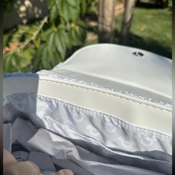 Disney Minnie Ears/Bow Crossbody Loungefly - Picture 4 of 4